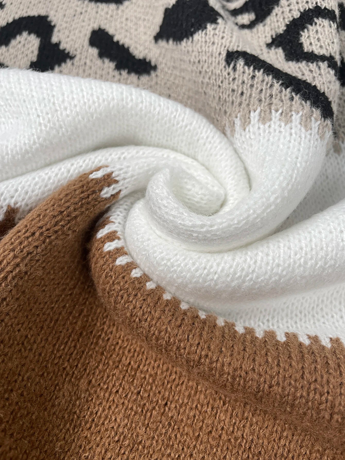 Warszawska™ | Sweter z printem w panterkę